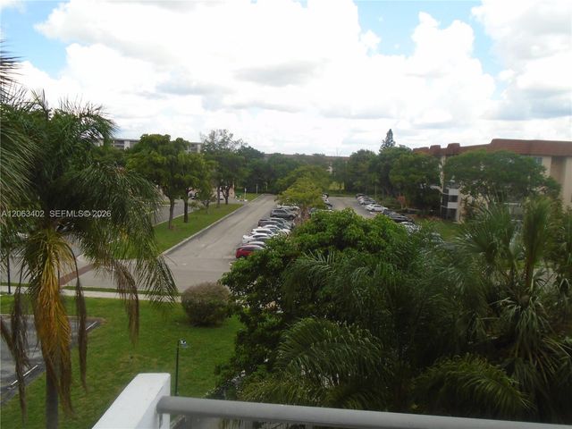 4174 Inverrary Dr 411, Lauderhill, FL 33319