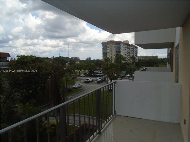 4174 Inverrary Dr 411, Lauderhill, FL 33319