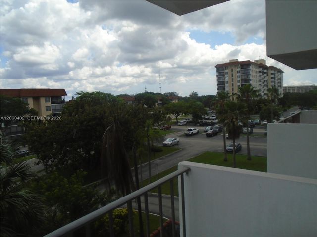 4174 Inverrary Dr 411, Lauderhill, FL 33319