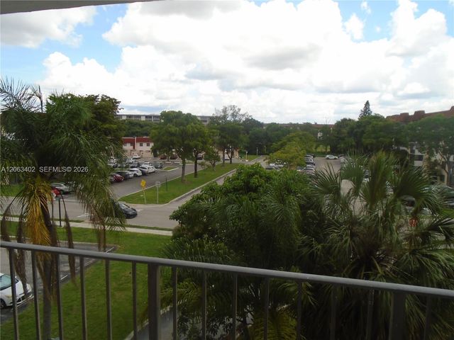 4174 Inverrary Dr 411, Lauderhill, FL 33319