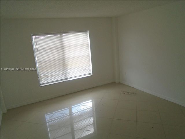 4174 Inverrary Dr 411, Lauderhill, FL 33319