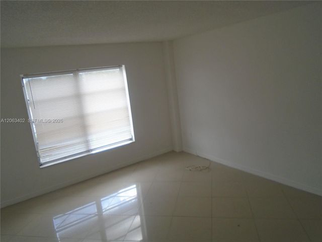 4174 Inverrary Dr 411, Lauderhill, FL 33319