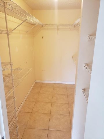 4174 Inverrary Dr 411, Lauderhill, FL 33319
