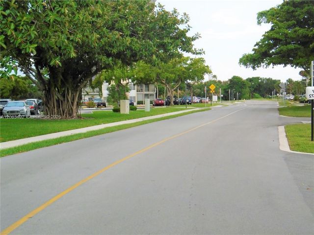 4174 Inverrary Dr 411, Lauderhill, FL 33319