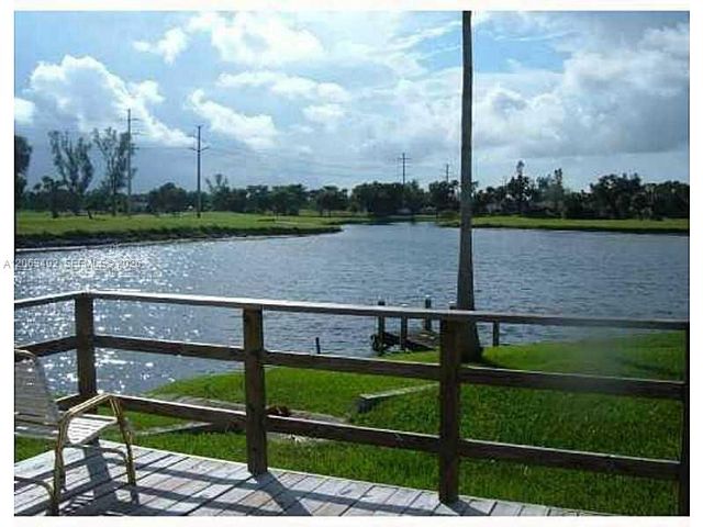 4174 Inverrary Dr 411, Lauderhill, FL 33319