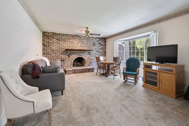 1567 Orth Drive, Wheaton, IL 60189