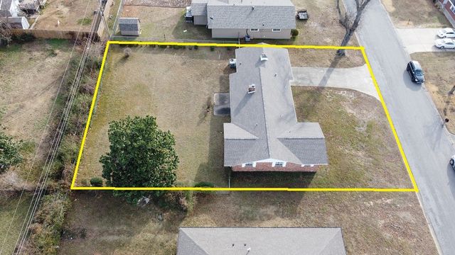 905 S 15th Street, Rogers, AR 72758