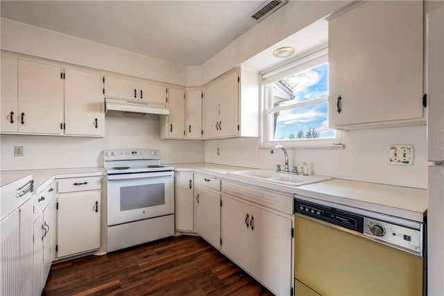 905 S 15th Street, Rogers, AR 72758