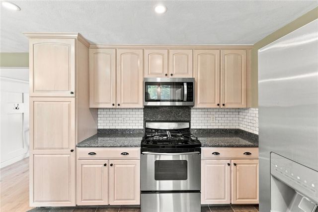 9 Eileen Drive, North Kingstown, RI 02852