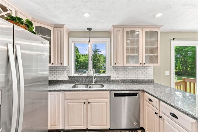 9 Eileen Drive, North Kingstown, RI 02852