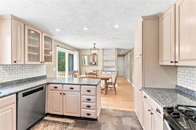 9 Eileen Drive, North Kingstown, RI 02852
