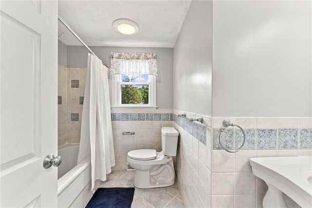 9 Eileen Drive, North Kingstown, RI 02852