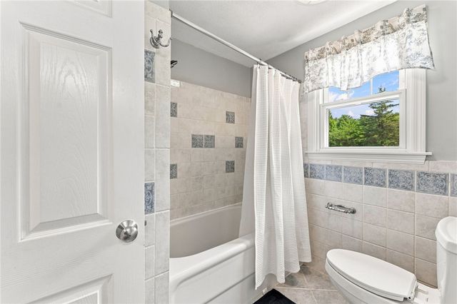 9 Eileen Drive, North Kingstown, RI 02852