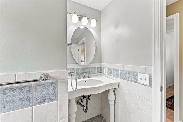 9 Eileen Drive, North Kingstown, RI 02852