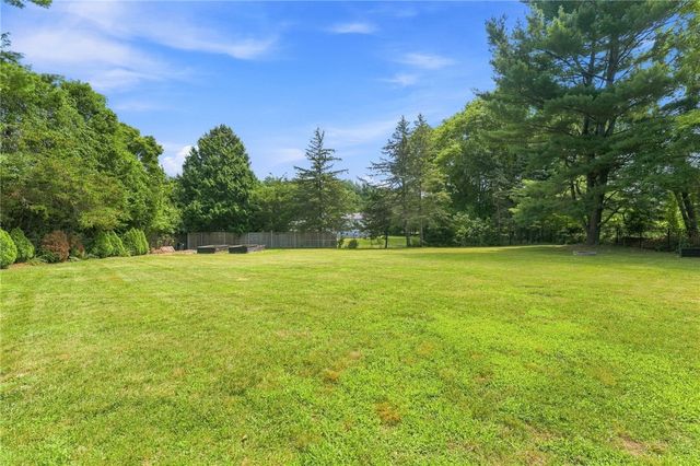 9 Eileen Drive, North Kingstown, RI 02852