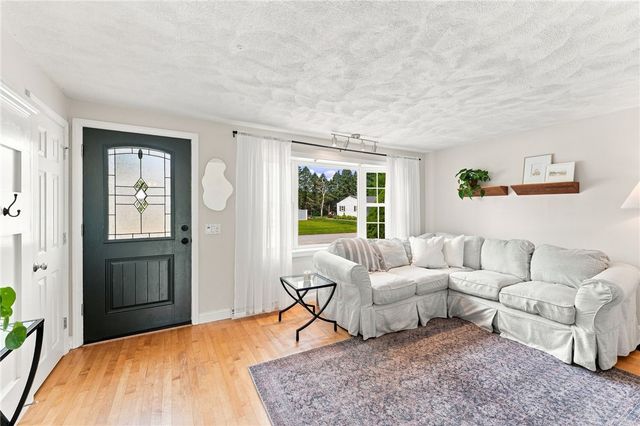 9 Eileen Drive, North Kingstown, RI 02852