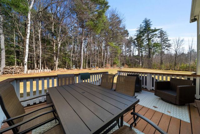 916 River Road, Weare, NH 03281