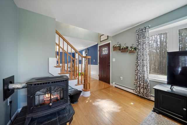 916 River Road, Weare, NH 03281