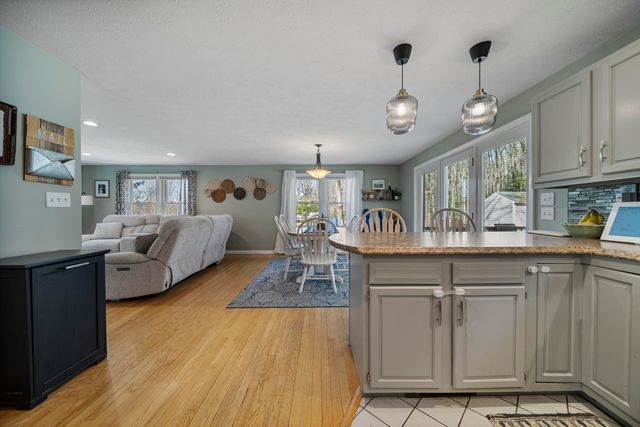 916 River Road, Weare, NH 03281