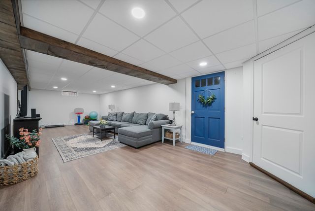 916 River Road, Weare, NH 03281