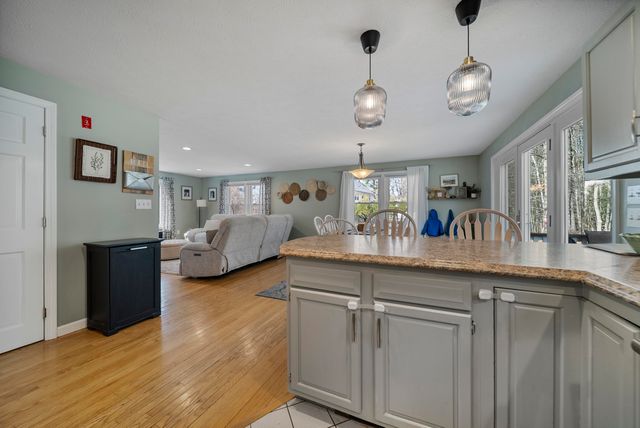 916 River Road, Weare, NH 03281