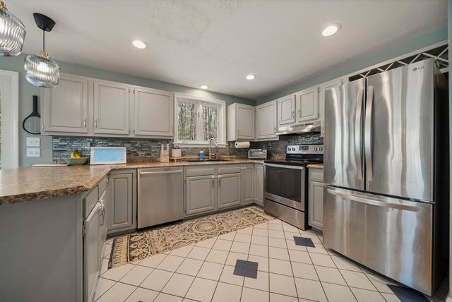 916 River Road, Weare, NH 03281