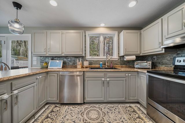 916 River Road, Weare, NH 03281