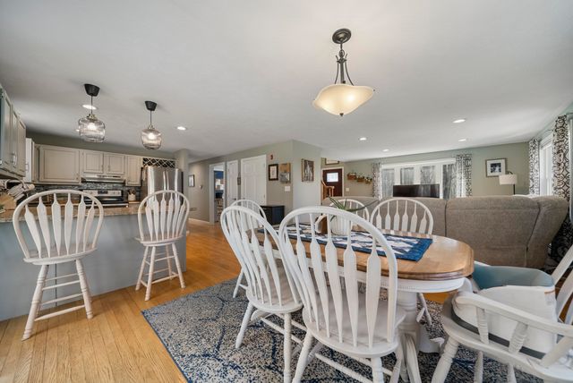 916 River Road, Weare, NH 03281