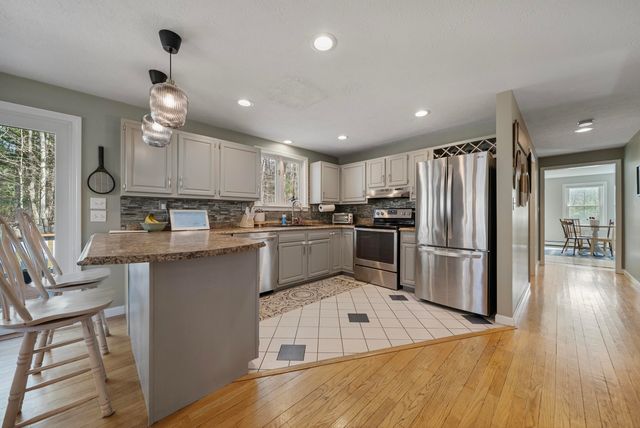 916 River Road, Weare, NH 03281