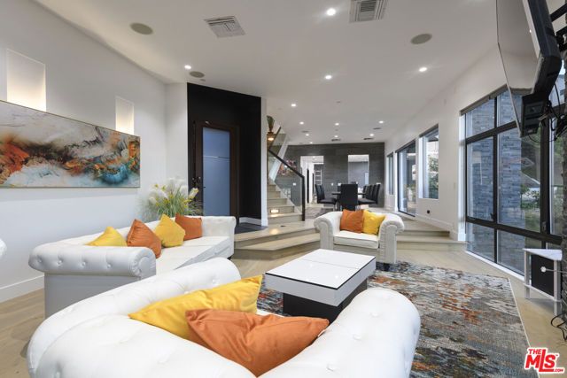 2271 Gloaming Way, Beverly Hills, CA 90210