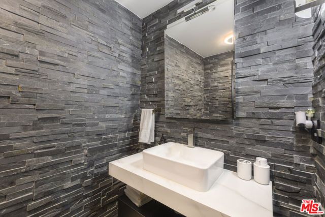 2271 Gloaming Way, Beverly Hills, CA 90210