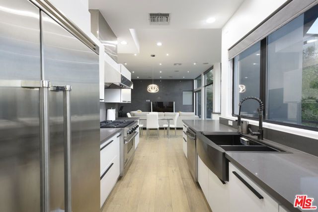 2271 Gloaming Way, Beverly Hills, CA 90210