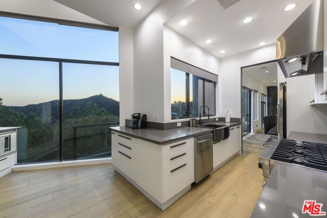 2271 Gloaming Way, Beverly Hills, CA 90210