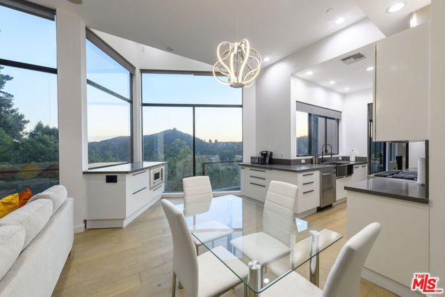 2271 Gloaming Way, Beverly Hills, CA 90210