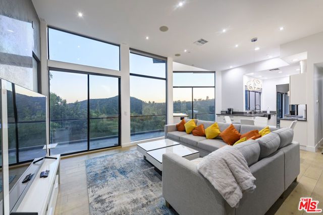 2271 Gloaming Way, Beverly Hills, CA 90210