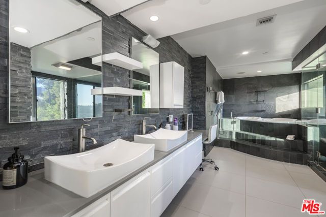 2271 Gloaming Way, Beverly Hills, CA 90210