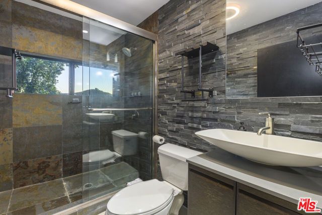 2271 Gloaming Way, Beverly Hills, CA 90210