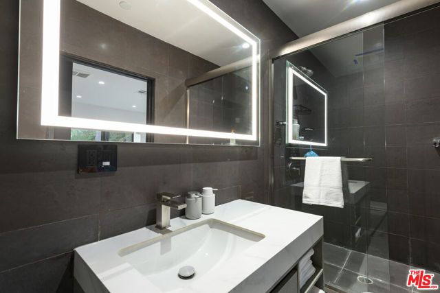 2271 Gloaming Way, Beverly Hills, CA 90210