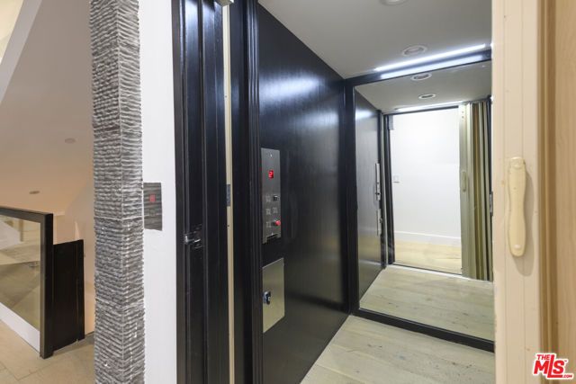 2271 Gloaming Way, Beverly Hills, CA 90210