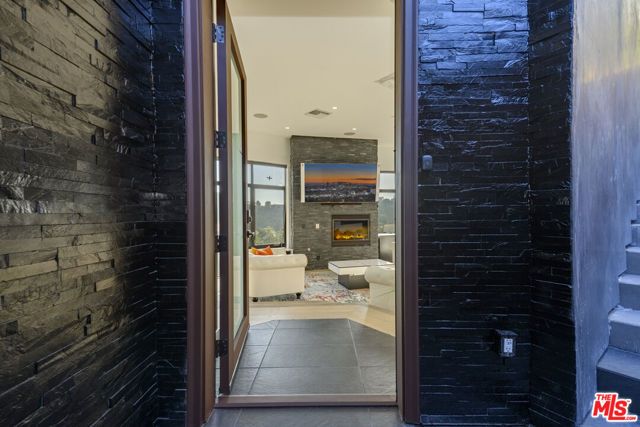 2271 Gloaming Way, Beverly Hills, CA 90210