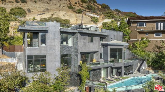 2271 Gloaming Way, Beverly Hills, CA 90210