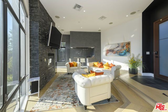 2271 Gloaming Way, Beverly Hills, CA 90210