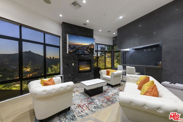 2271 Gloaming Way, Beverly Hills, CA 90210