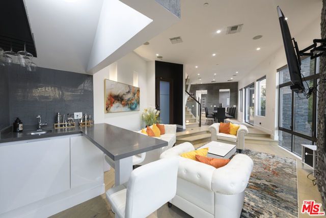 2271 Gloaming Way, Beverly Hills, CA 90210