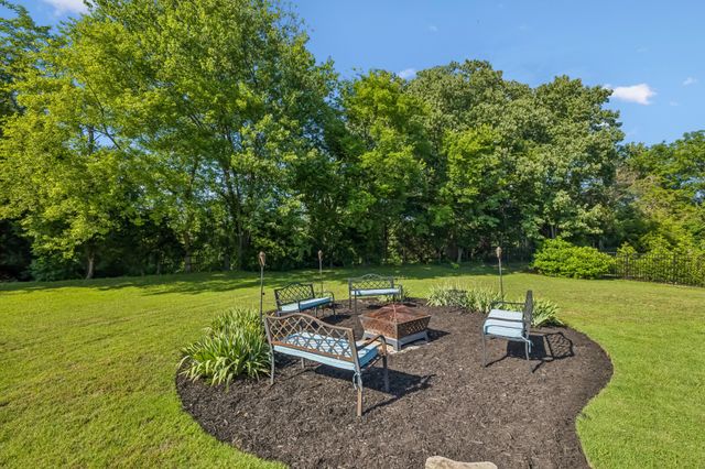 1052 Lawson Ln, Nolensville, TN 37135