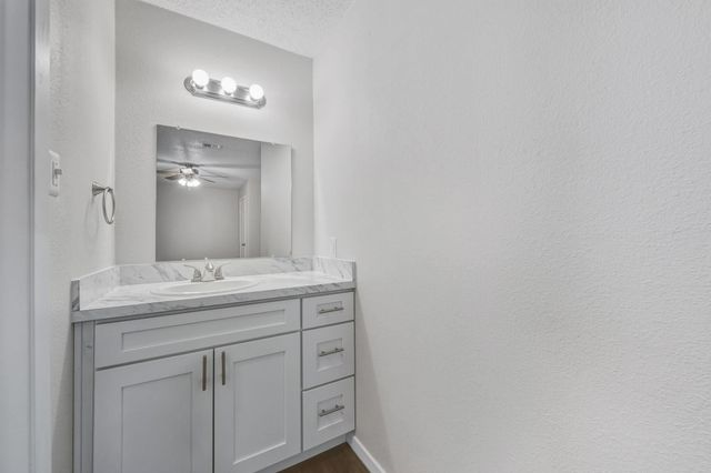 1914 Valley Hill CIR B, Austin, TX 78741