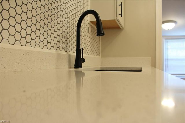 2004 Winfree RD, Hampton, VA 23663