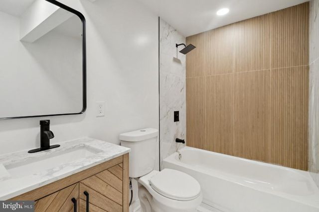 3004 OAKLEY AVE, Baltimore, MD 21215