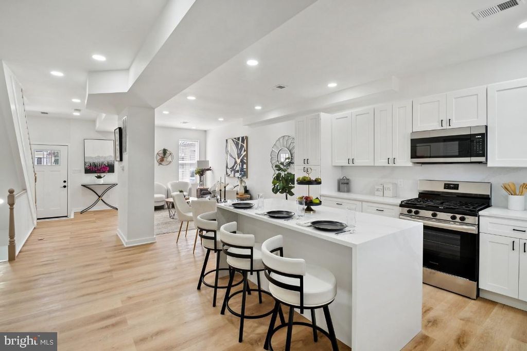 3004 OAKLEY AVE, Baltimore, MD 21215