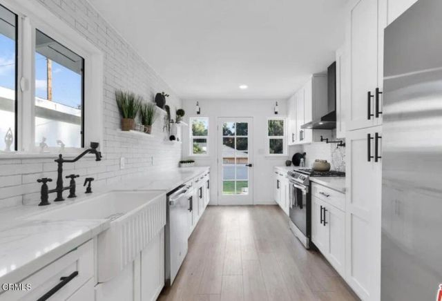 1086 Hollygrove Lane, Altadena, CA 91001